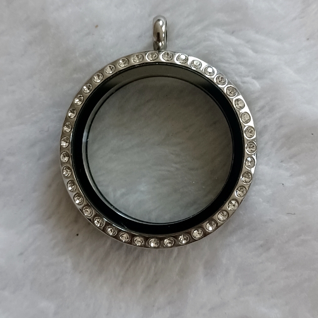 Origami Owl Circle Shaped Signature Locket Pendant With Swarovski Crystals 35$